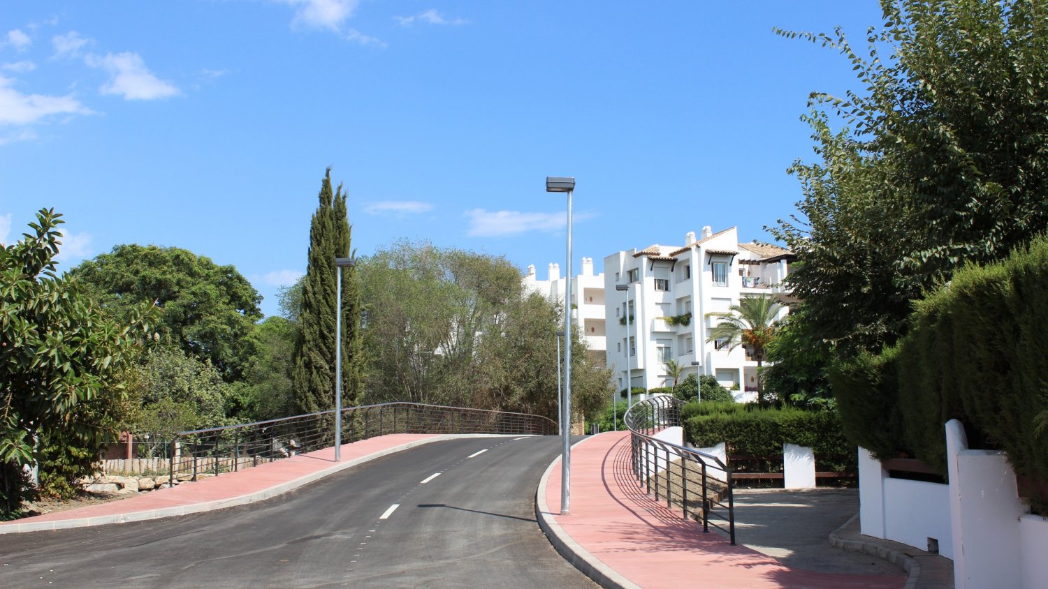 Estepona finaliza el puente de Costalita, que conecta a 3.000 vecinos de las urbanizaciones