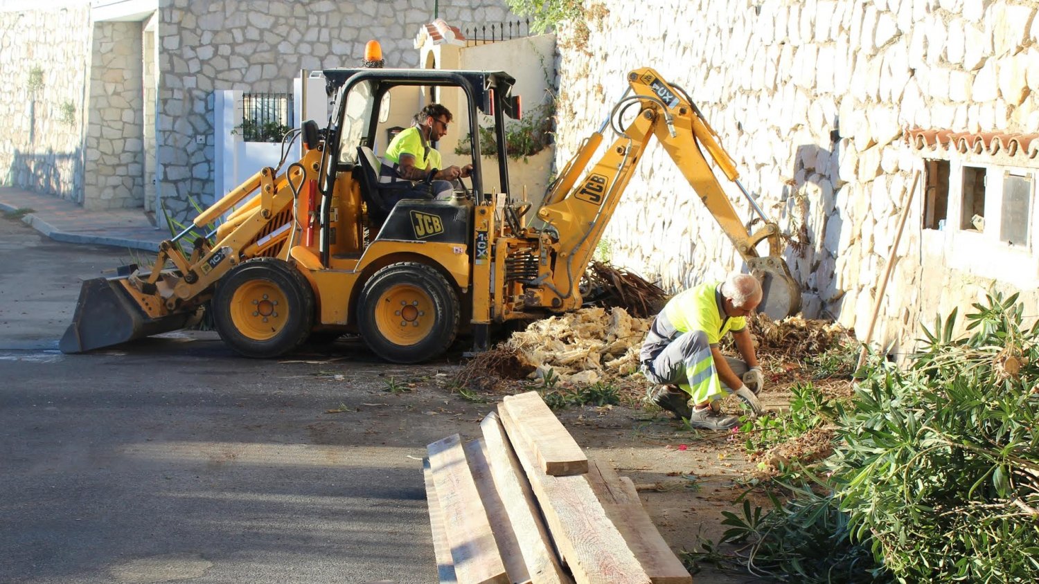 Mijas finaliza las actuaciones de creación de acerado en varias calles de la urbanización El Lagarejo