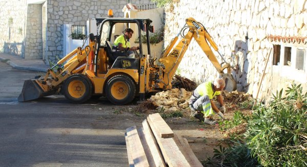 Mijas finaliza las actuaciones de creación de acerado en varias calles de la urbanización El Lagarejo
