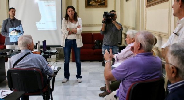 López destaca una inversión de 1,8 millones de euros en nuevas tecnologías para los centros de participación activa