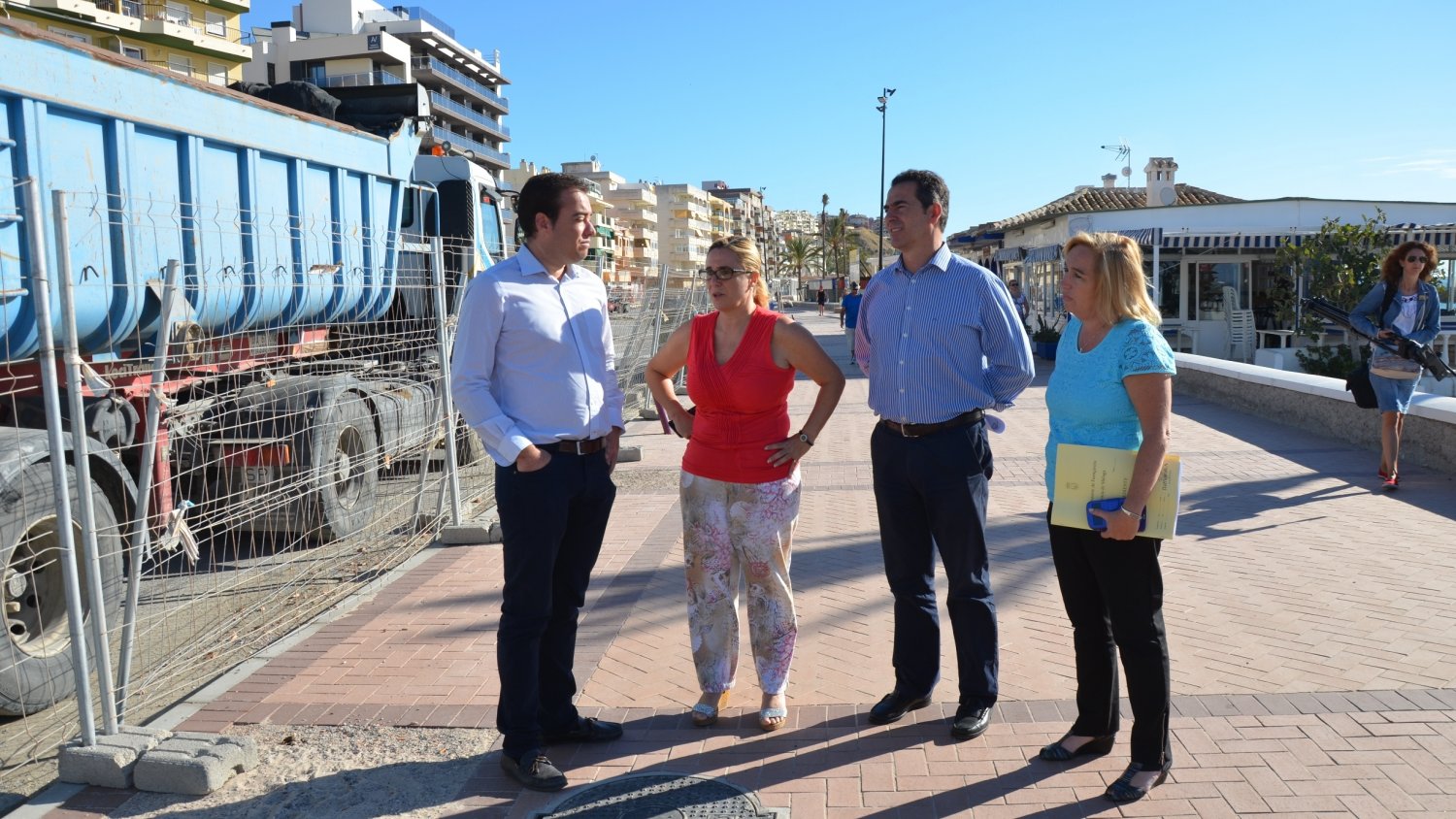 La alcaldesa de Fuengirola pide al Gobierno que vele para que se cumplan los plazos de obras del paseo marítimo