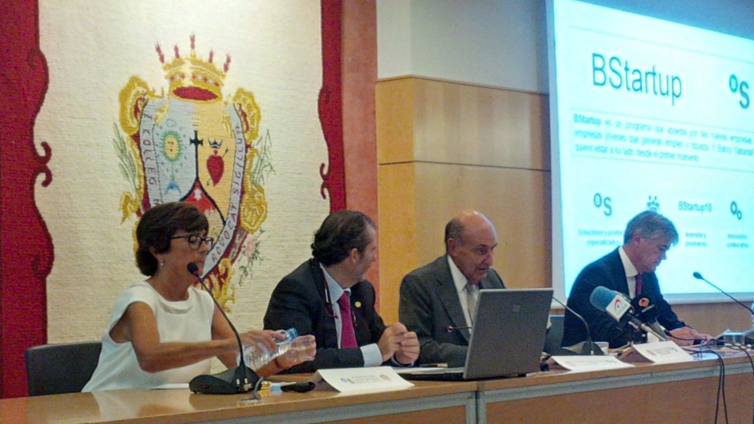 El abogado Miquel Roca i Junyent analiza y reflexiona sobre el futuro de los Colegios Profesionales