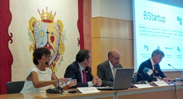 El abogado Miquel Roca i Junyent analiza y reflexiona sobre el futuro de los Colegios Profesionales