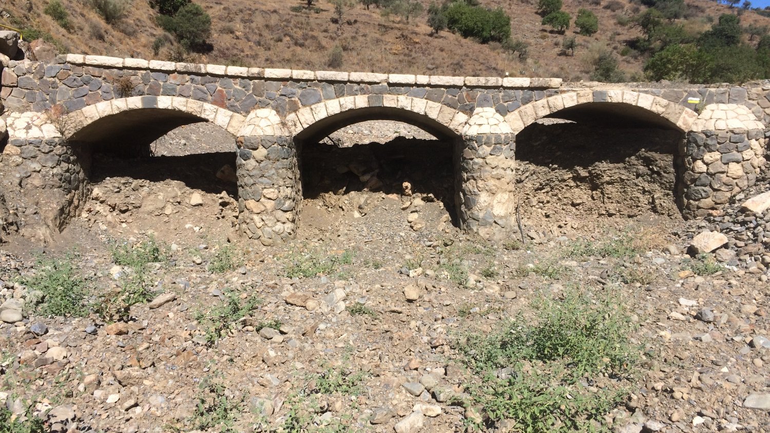 El Ayuntamiento de Málaga retira más de 700 toneladas de basura en los arroyos