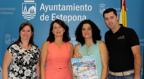 Estepona celebra la Pasarela Solidaria con un pase de moda, rifas, expositores, barra solidaria y diversas actuaciones