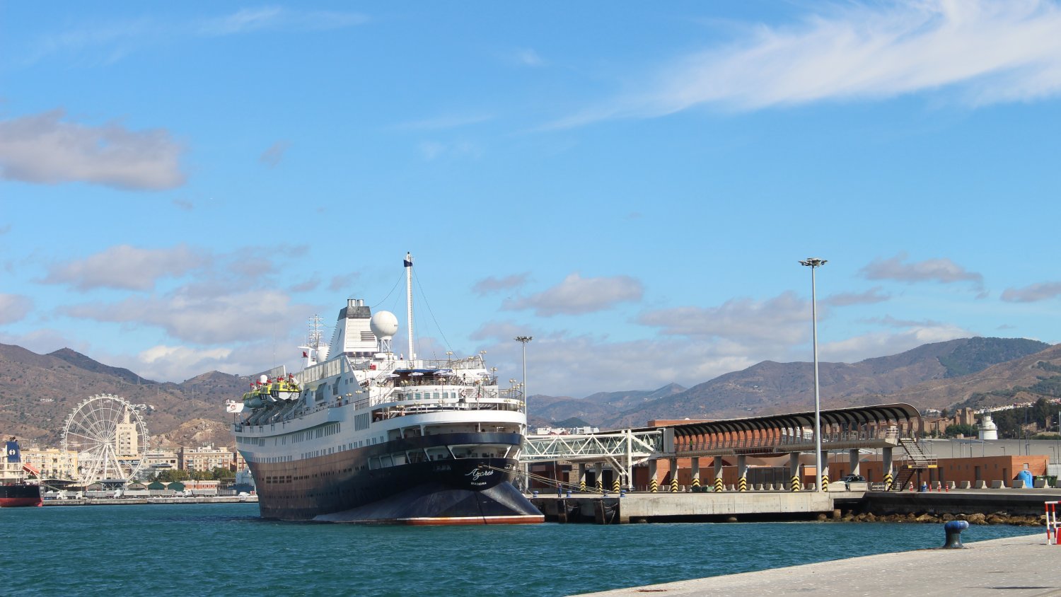 El buque de crucero 'Azores' visita por primera vez el puerto