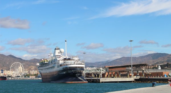 El buque de crucero 'Azores' visita por primera vez el puerto