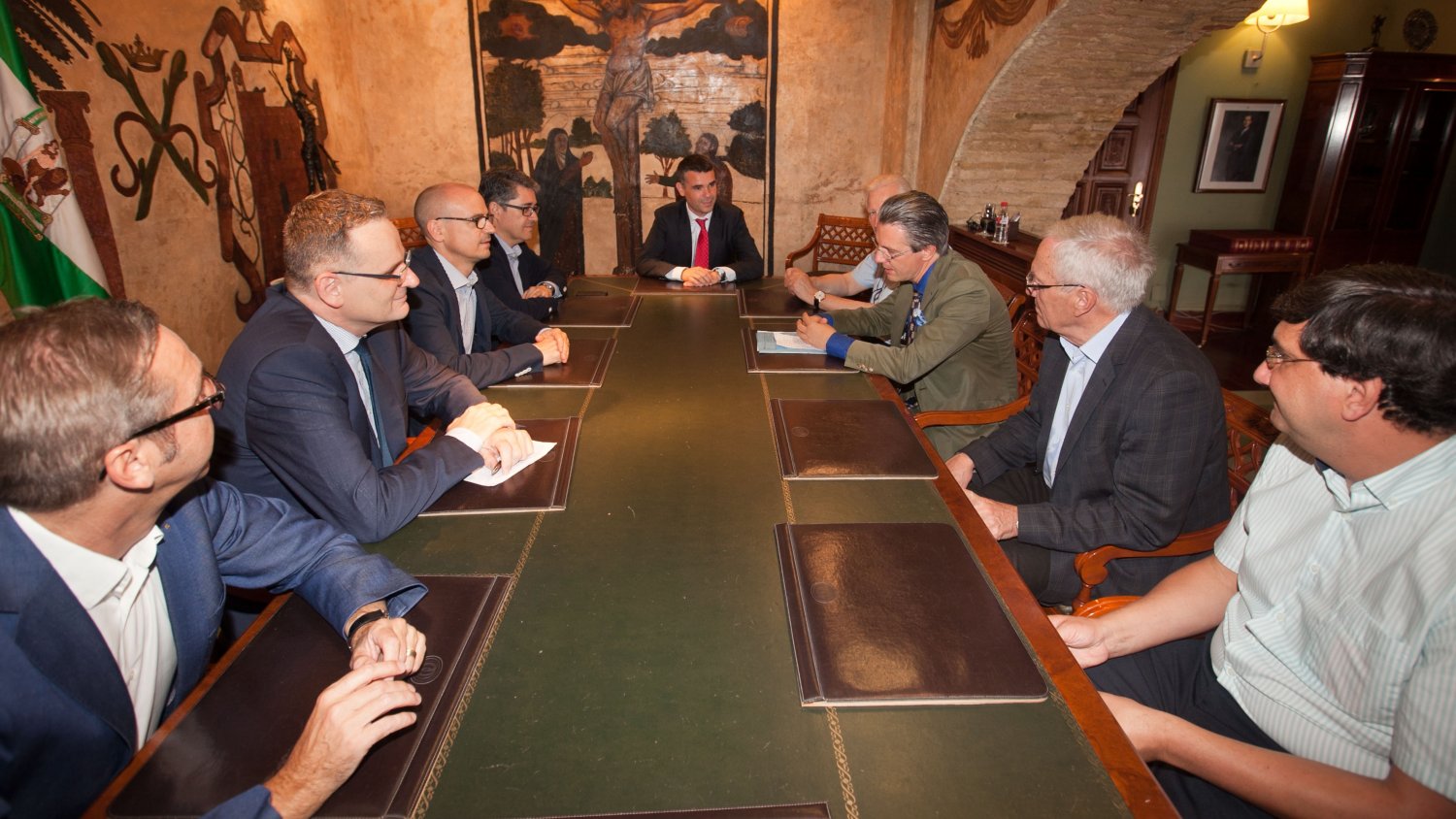 Alcalde de Marbella aborda con una delegación de directivos del sector sanitario de Suiza la importancia del turismo de salud