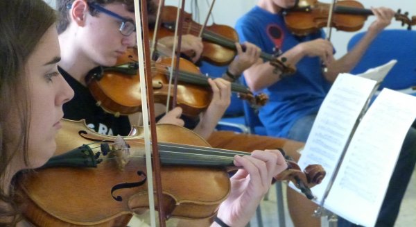 Jóvenes músicos de toda España preparan una sinfonía que servirá de terapia para discapacitados de la provincia