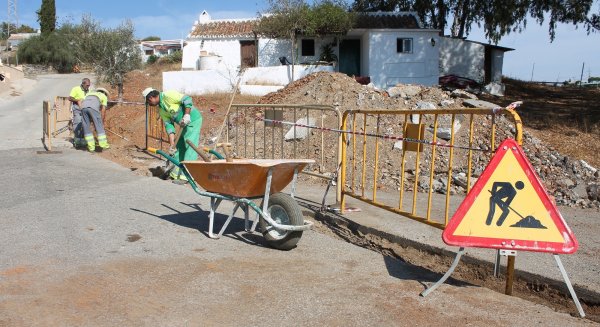 Mijas instala más de 1.000 metros de canalizaciones de agua en La Majadilla del Muerto parar abastecer a los vecinos y parcelas