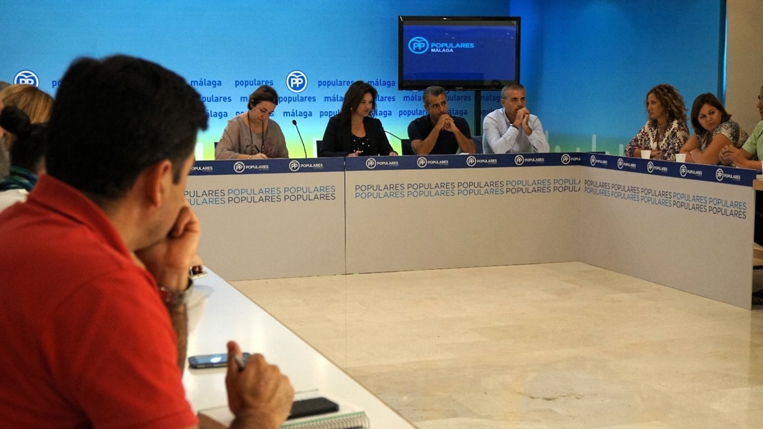 El PP de Málaga se pone al servicio de colectivos y asociaciones para acoger refugiados