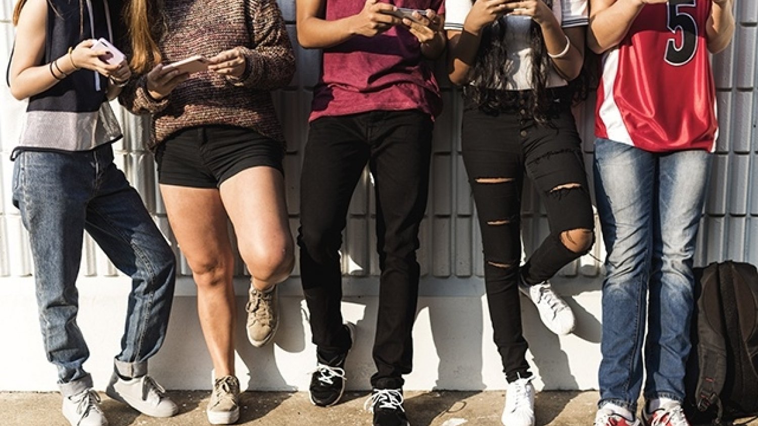 La UMA lidera un estudio que revela los problemas de ansiedad e inseguridad que les causa a los jóvenes estar una semana sin móvil