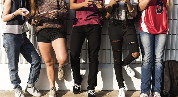 La UMA lidera un estudio que revela los problemas de ansiedad e inseguridad que les causa a los jóvenes estar una semana sin móvil