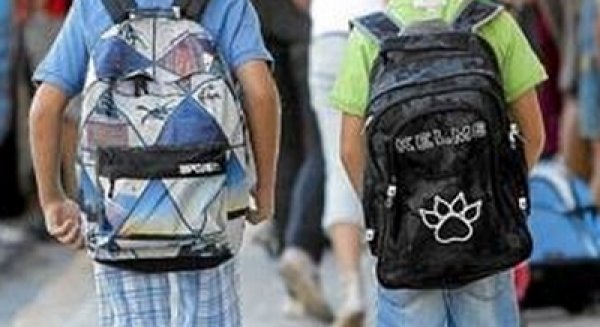 Experto advierte de los perjuicios de las mochilas en la espalda de los más pequeños