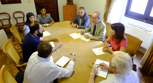 El Ayuntamiento de Málaga abre una cuenta para recaudar fondos para los refugiados con un saldo inicial de 30.000 euros