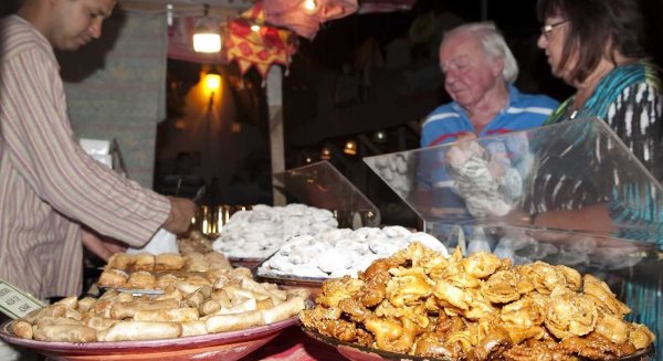 La plaza de Andalucía de Torremolinos se convierte en un auténtico Zoco Árabe con más de 20 puestos