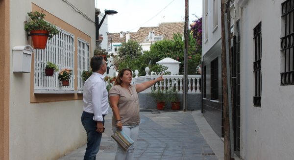 El Ayuntamiento de Mijas eliminará siete postes de tendido telefónico de las calles más turísticas de La Cala