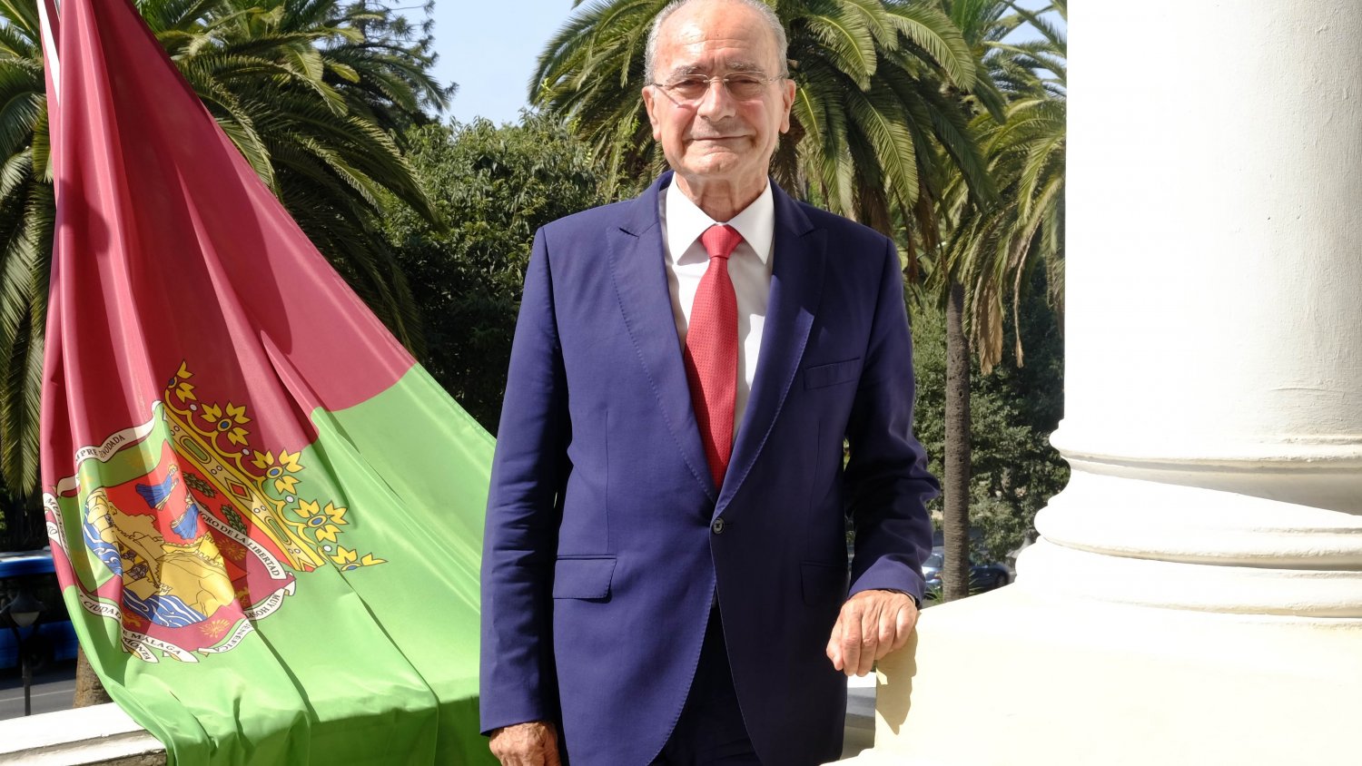 De la Torre afirma que plantear encuestas es 