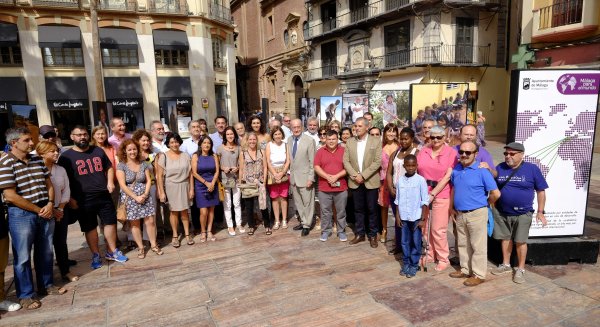 El Ayuntamiento reconoce el trabajo de los cooperantes contra la pobreza con la muestra 'Málaga para el mundo'