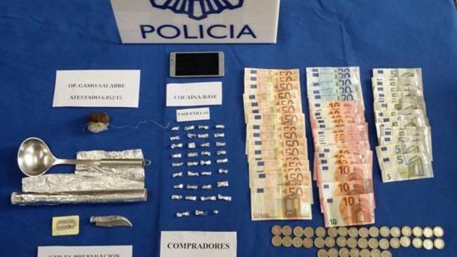 Detenidas dos personas y desmantelado un punto de venta de estupefacientes en la zona norte de Málaga