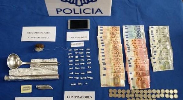 Detenidas dos personas y desmantelado un punto de venta de estupefacientes en la zona norte de Málaga