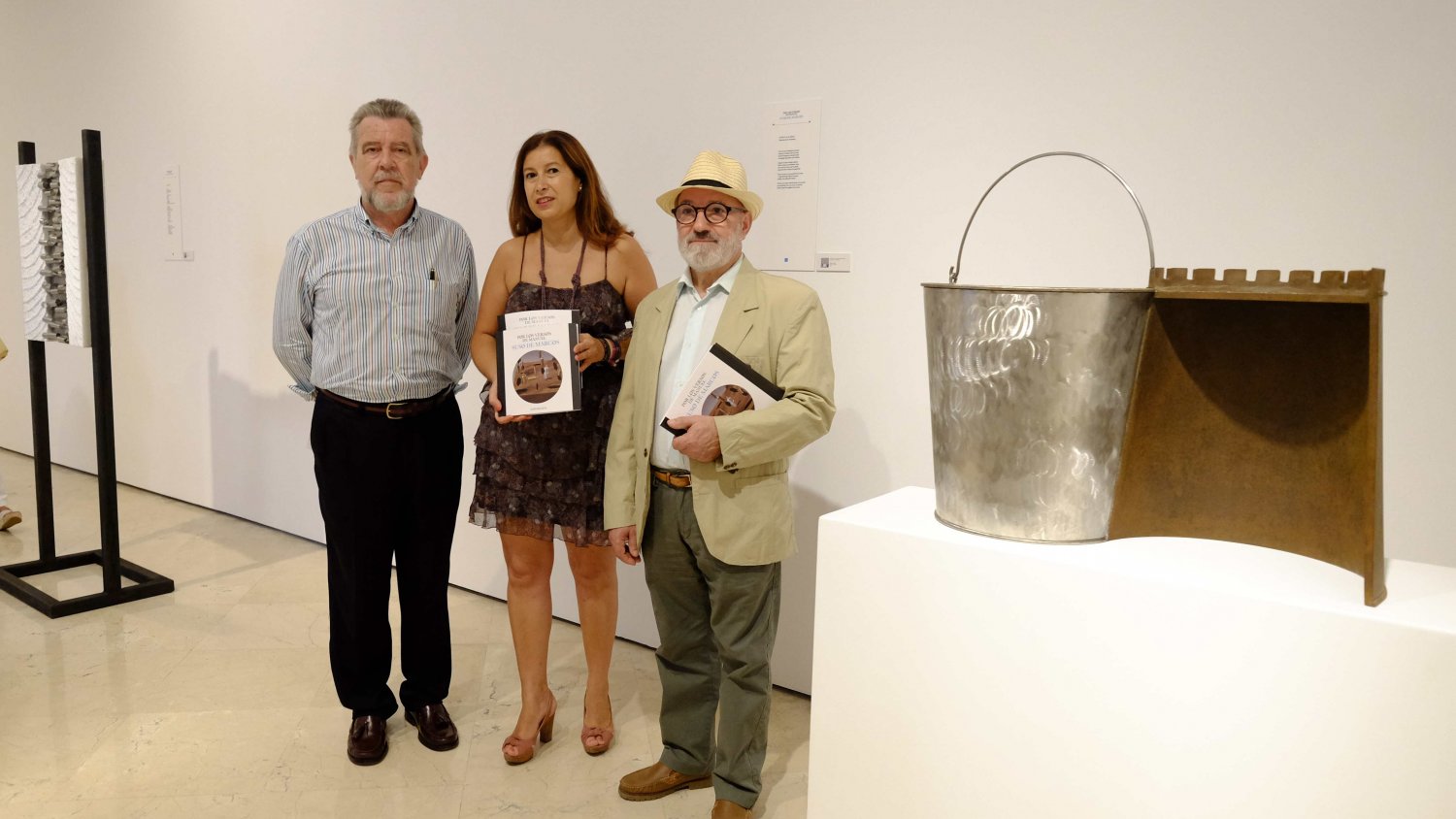 Suso de Marcos rinde homenaje a Manuel Alcántara en una exposición de esculturas inspiradas en sus versos