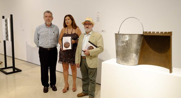 Suso de Marcos rinde homenaje a Manuel Alcántara en una exposición de esculturas inspiradas en sus versos