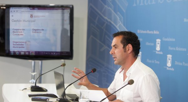 Equipo de gobierno de Marbella publica en la web información de salarios, formación e IRPF del personal de confianza