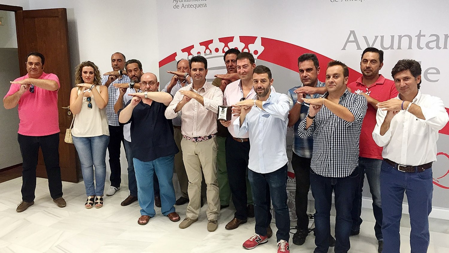Taxistas de Antequera y empresas colaborarán con la promoción de la candidatura de los Dólmenes a la Unesco