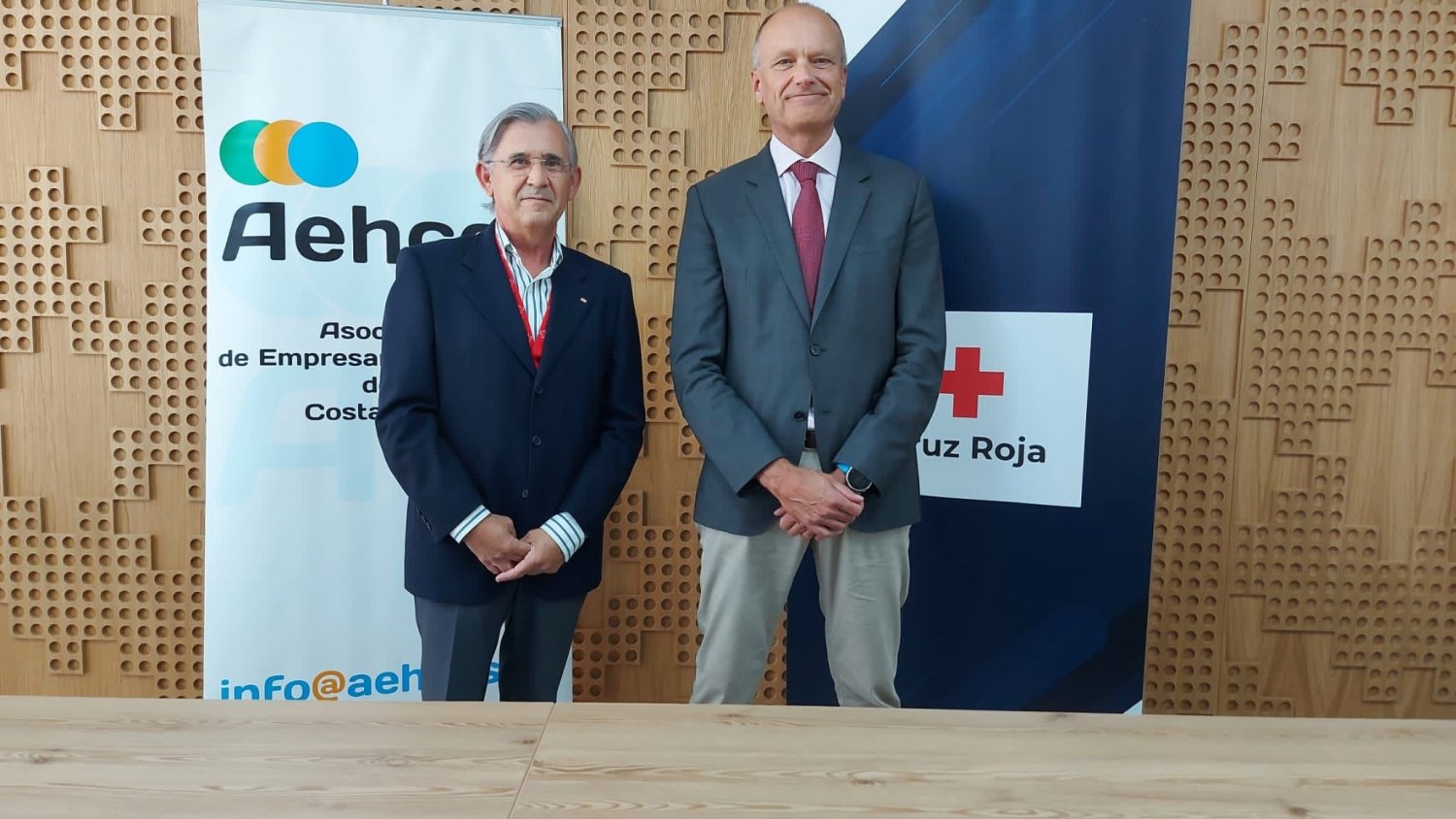 Aehcos y Cruz Roja se unen para mejorar la empleabilidad de los más vulnerables