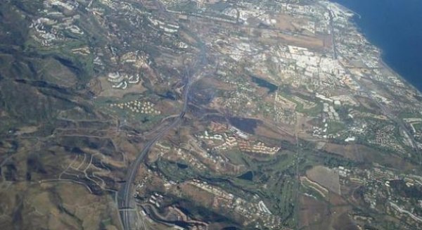Extinguido el incendio de Benahavís, que afecta a unas 35 hectáreas de terreno urbano forestal