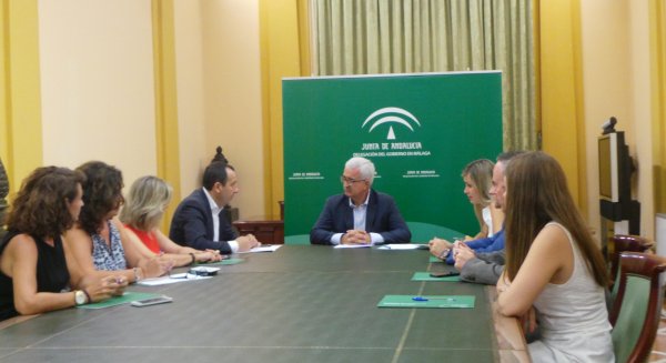Jiménez Barrios subraya la defensa de la Junta del Estado de Bienestar y critica al PP por 