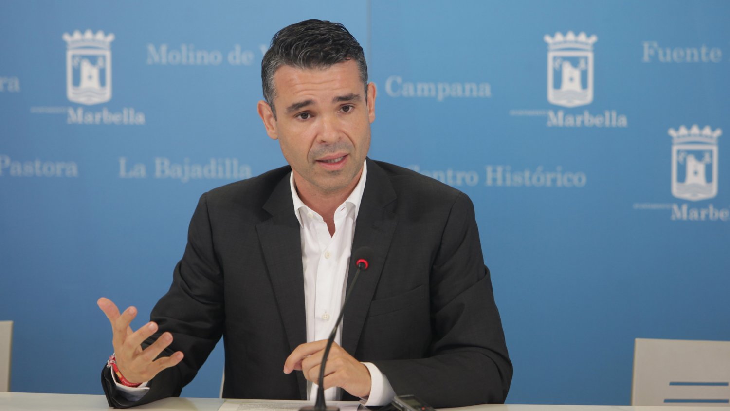 Marbella inicia los trámites para aprobar un reglamento del régimen jurídico de los coordinadores y directores generales