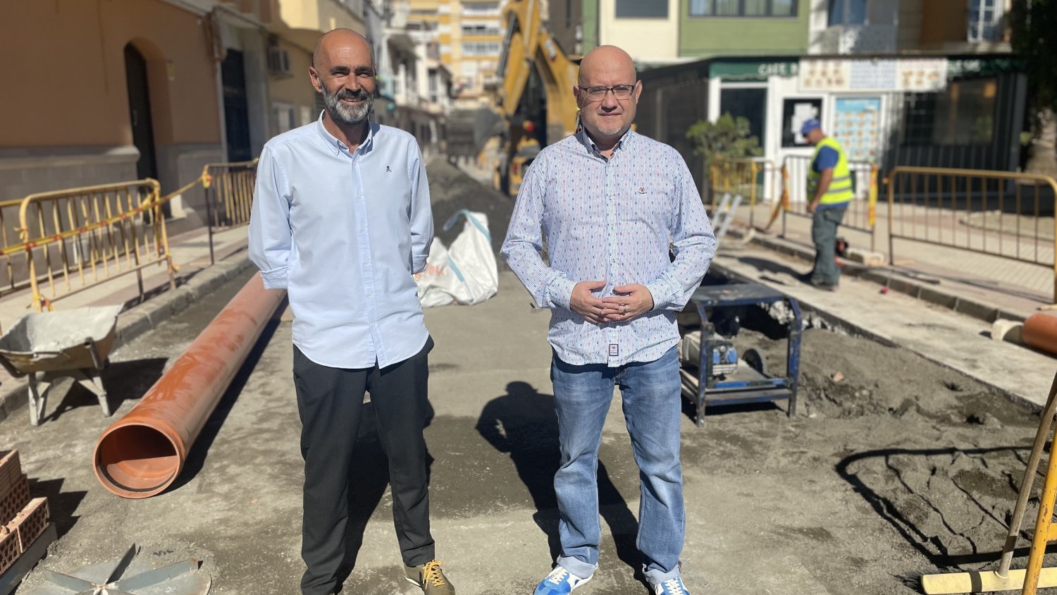 Las obras de las Barracas de Poniente de Torre del Mar contemplan cambios en su luminaria, acerado y servicios