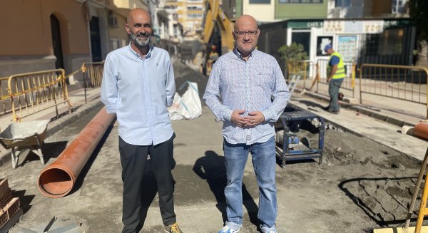 Las obras de las Barracas de Poniente de Torre del Mar contemplan cambios en su luminaria, acerado y servicios
