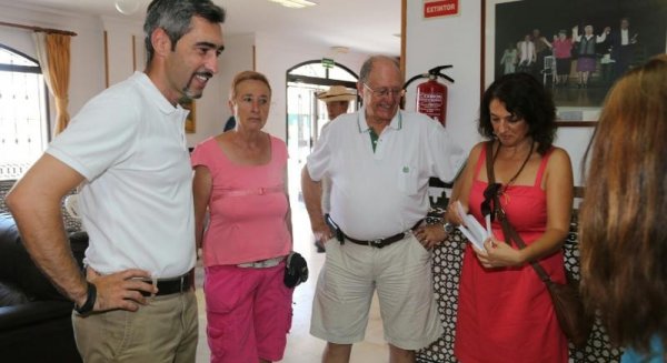 Navas anuncia que mantiene contactos con Junta y Diputación para ampliar el centro de mayores Anica Torres