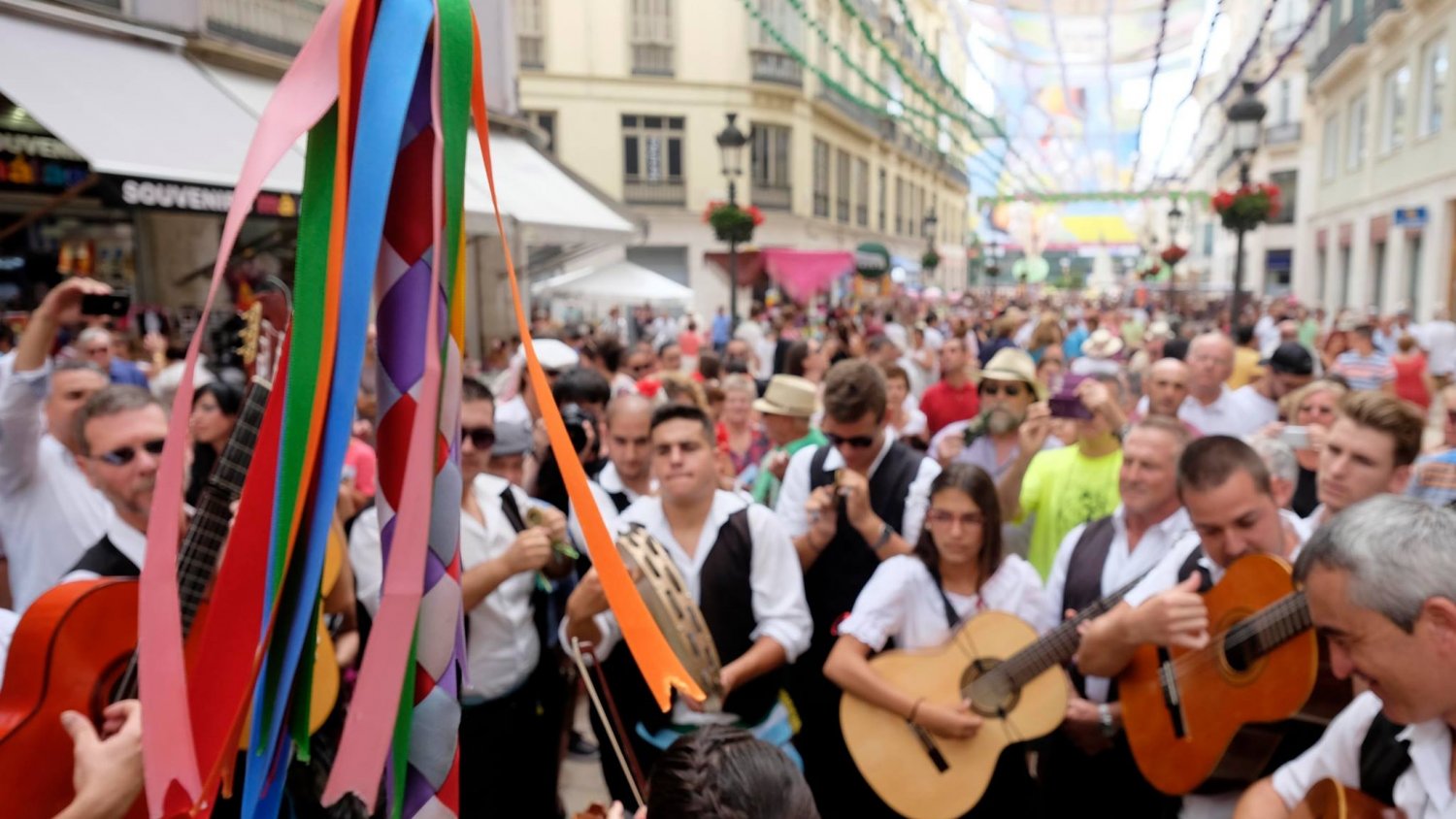 Flamenco, verdiales y el concierto de Siempre Así, protagonistas de este lunes de Feria