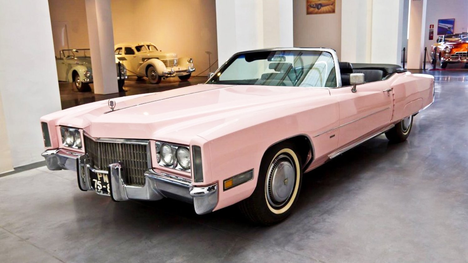 El Museo Automovilístico de Málaga se va a la Feria con su Cadillac 'Pink'