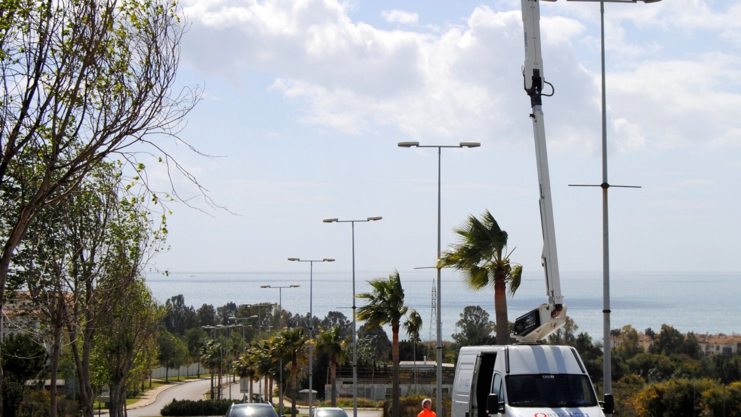 El Ayuntamiento de Estepona optimiza el sumistro eléctrico y ahorra 120.000 euros