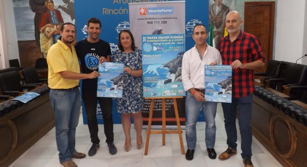 Rincón y Brazadas Solidarias organizan la IV Travesía a nado 'Acantilados' a favor de la Fundación Vicente Ferrer