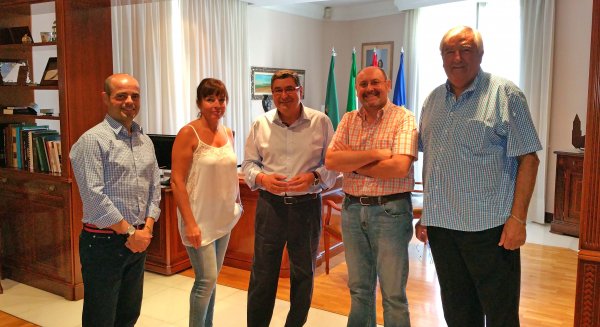 Vélez-Málaga y Cruz roja trabajarán para ampliar la oferta de módulos del centro de formación profesional de Almayate