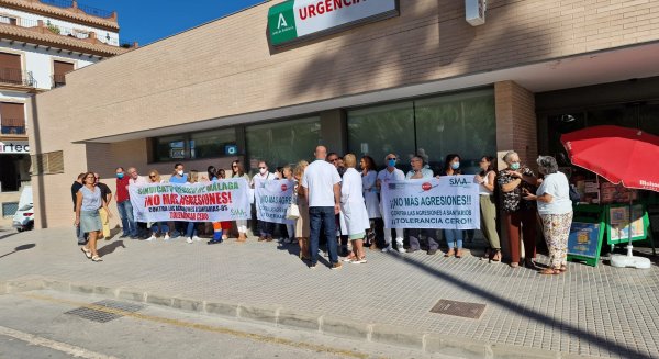 El padre de una paciente insulta a una facultativa por esperar a que le atiendan en urgencias del centro de Alhaurín el Grande