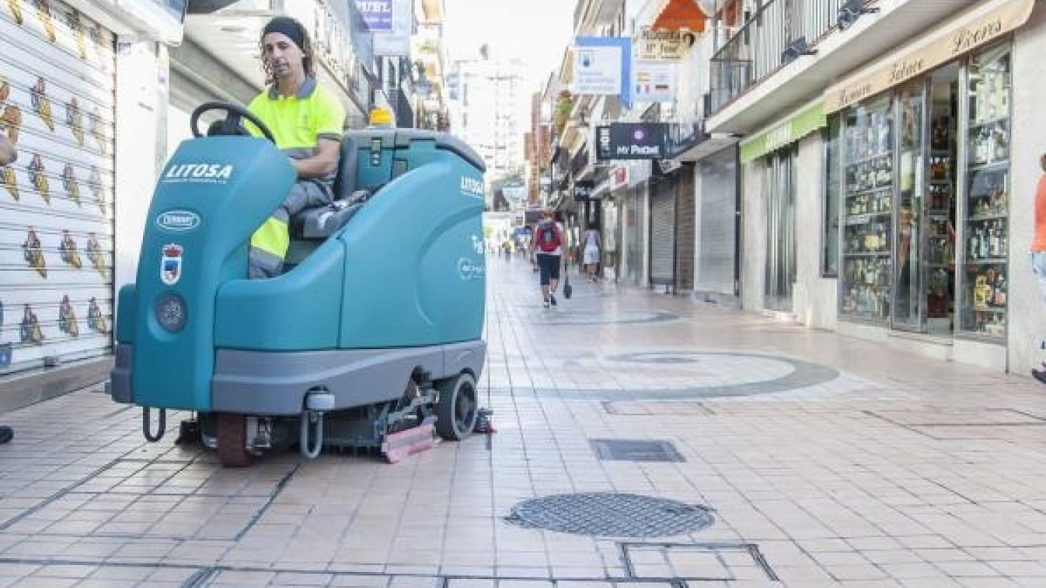La unidad de paisano de la Policía Local de Torremolinos velará por el cumplimiento de la ordenanza municipal de limpieza