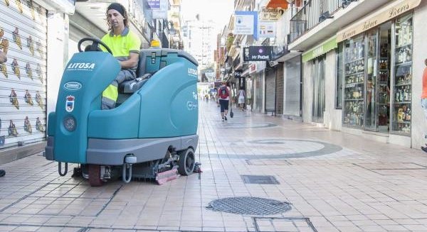 La unidad de paisano de la Policía Local de Torremolinos velará por el cumplimiento de la ordenanza municipal de limpieza