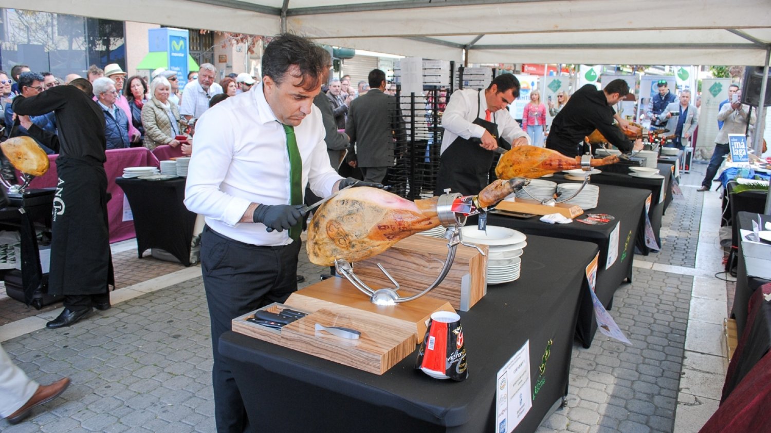 El II Certamen Mundial de Jamón de Estepona arranca con un 30 por ciento más de empresas participantes