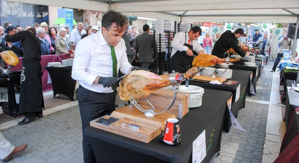 El II Certamen Mundial de Jamón de Estepona arranca con un 30 por ciento más de empresas participantes