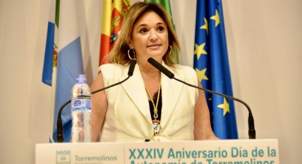 Torremolinos otorga la Medalla de la Ciudad a Danza Invisible en el 34 Aniversario de su Autonomía