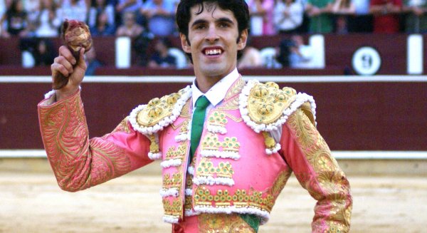 Talavante se encierra con seis toros en la corrida picassiana de este miércoles