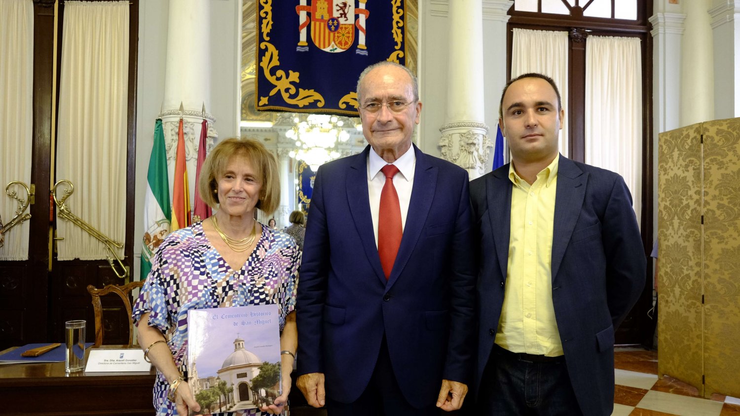El libro 'El cementerio histórico de San Miguel' recoge los avatares del emblemático campo santo malagueño