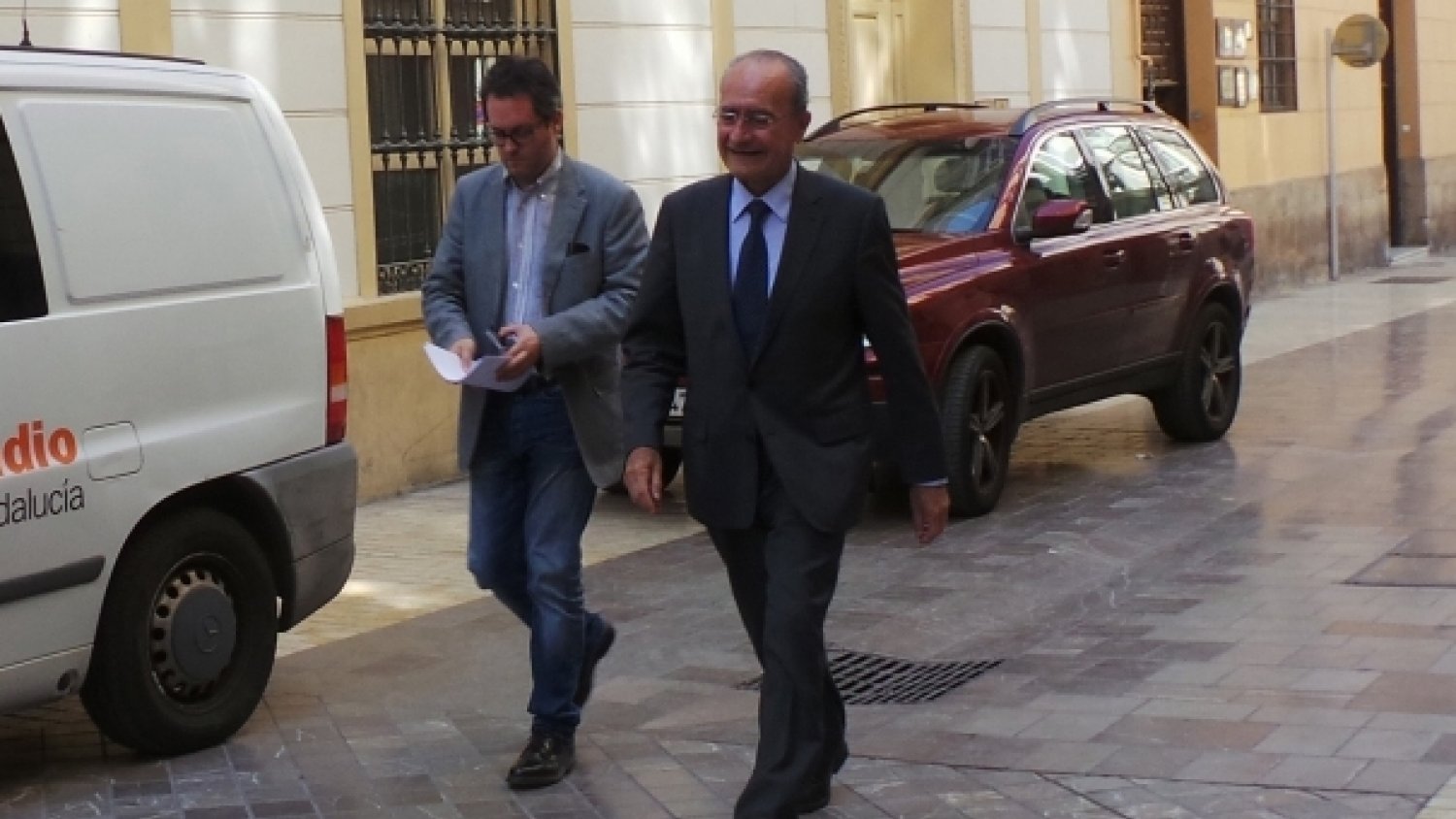 Moneo se reunirá con miembros del Ayuntamiento para 